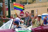 800px-George_Takei_Chicago_Gay_%26_Lesbian_Pride_2006[1]